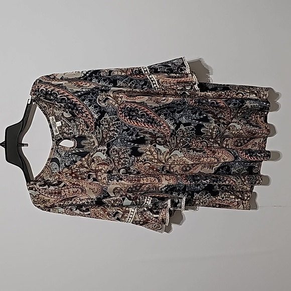 Stem Vine Plus Blouse - Picture 5 of 9